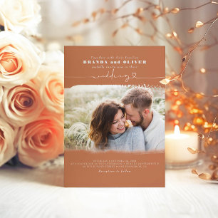 Süße Schrift Terrakotta Foto-Overlay Hochzeit Einladung