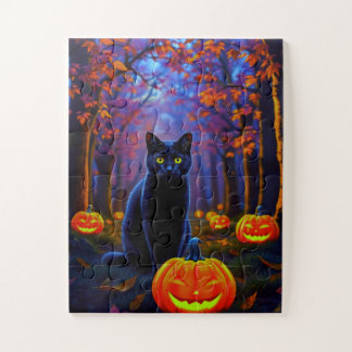 Süße schwarze Katze mit Halloween-Kürbissen