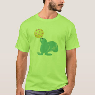 süße Seehund beim Ballbalancieren T-Shirt