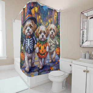 Süße Shih Tzus in Halloween-Kostümen Duschvorhang