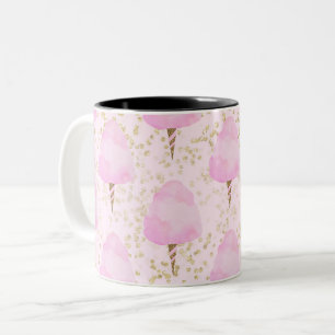 Süße trendige Mädchen in Rosa mit Zuckerwatte und  Zweifarbige Tasse