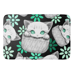 Süße und verspielte Katze schaut aus einer Tasche Badematte