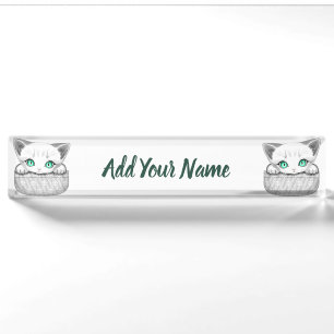 Süße und verspielte Katze schaut aus einer Tasche Namensplakette