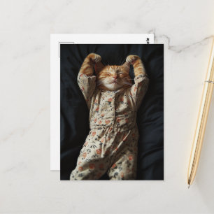 Süße verschlafene Ginger-Katze in Pyjama Postkarte
