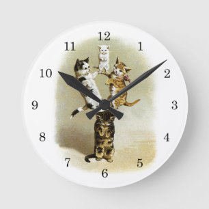 Süße viktorianische Katzen Kätzchen spielen, Humor Runde Wanduhr