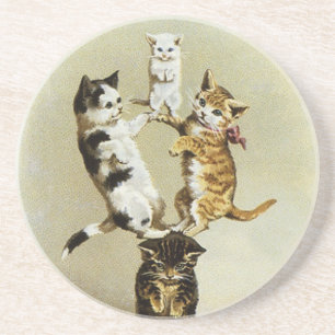 Süße viktorianische Katzen und Kätzchen beim Spiel Getränkeuntersetzer