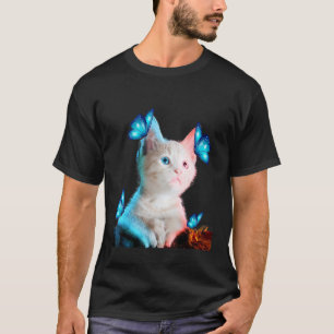 Süße weiße Katze mit Schmetterling Katzenadoption  T-Shirt