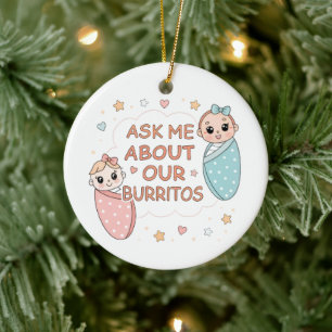 Süße Zwilling-Baby-Burrito-Ankündigung-Illustratio Keramik Ornament