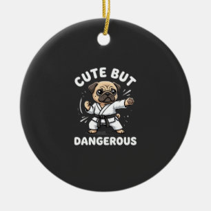 Süßer aber gefährlicher Pug-Hund Karate Keramik Ornament