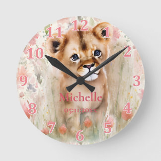 Süßer Baby Löwe Pastell Wasserfarbe Frühlingsblume Runde Wanduhr