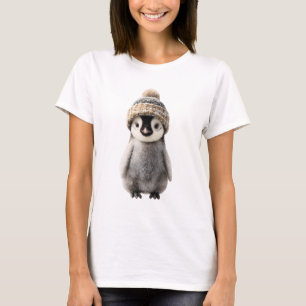 Süßer Baby-Pinguin mit gestrickter Mütze T-Shirt