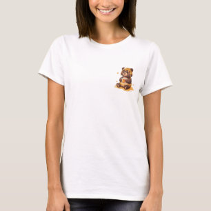 Süßer Braunbär, bedeckt mit tropfendem Honig, beim T-Shirt