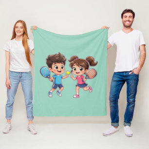 Süßer Cartoon-Junge und -Mädchen spielen Padel-Ten Fleecedecke