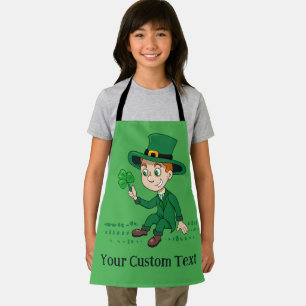 Süßer Cartoon-Leprechaun mit Kleeblatt und Regenbo Schürze