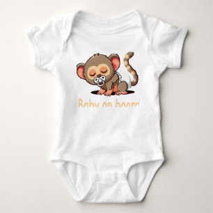 Süßer Cartoon schlafender Affe   Baby an Bord Auto Strampler