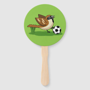 Süßer Cartoon-Spatz beim Fußballspiel Fächer