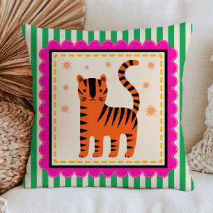 Süßer Cartoon-Tiger auf grünen Streifen Farbige Kissen