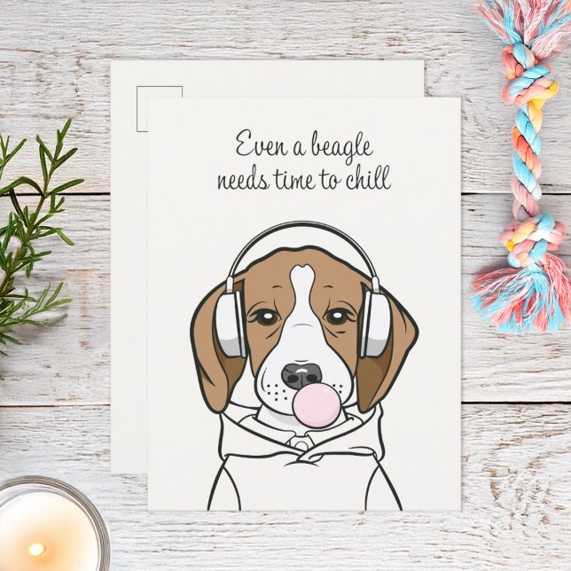 Süßer, chillender Beagle mit Bubble-Gum - Lustiger Postkarte (Von Creator hochgeladen)