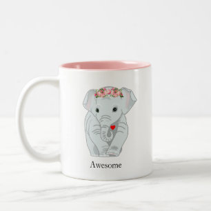 Süßer Elefant mit Blumenkrone, der ein Herz hält Zweifarbige Tasse