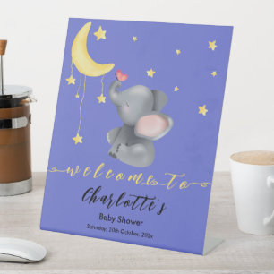 Süßer Elefant mit kleiner Schmetterlings-Baby-Part Sockelschild