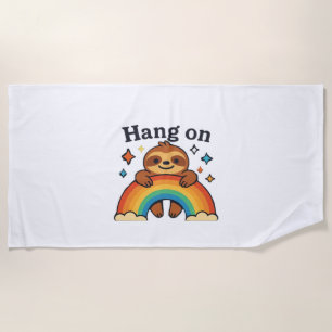 Süßer Faultier �Hang On� Regenbogen-Positiv-Zitat- Strandtuch