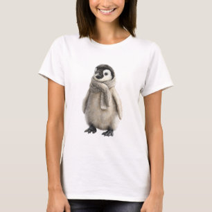 Süßer flauschiger Pinguinküken in einem gemütliche T-Shirt