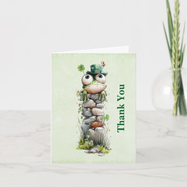 Süßer Frosch mit grüner Mütze und Kleeblatt Dankeskarte (Vorderseite)