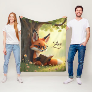 Süßer Fuchs beim Lesen eines Buches, individuelle  Fleecedecke