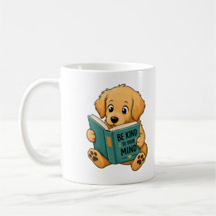 Süßer Golden Retriever liest ein Buch auf einer Ta Kaffeetasse