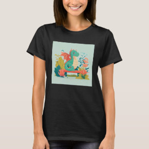 Süßer grüner Drache sitzt auf einer Bank in einem T-Shirt