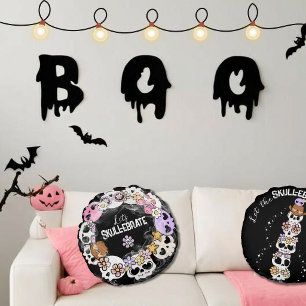 Süßer gruseliger Kawaii-inspirierter Totenkopf-Hal Rundes Kissen