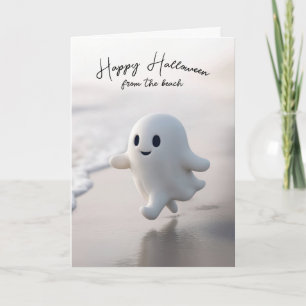 Süßer Halloween-Geist läuft am Strand Karte