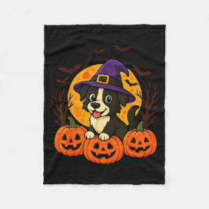 Süßer Halloween-Schwarzer Hund mit Hexenhut und Fleecedecke