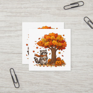 Süßer Halloween-Waschbär-Eiskaffee Herbst Quadratische Visitenkarte