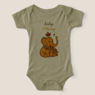 Süßer Herbst-Baby-Elefant mit Herbstlaub Baby