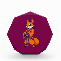 Süßer japanischer Samurai-Eichhörnchen