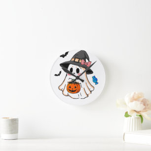 Süßer Kawaii-Halloween-Geist in Hexenhut mit Kürbi Runde Wanduhr