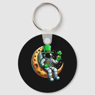 Süßer Kobold-Astronaut im Mondraum zum St. Patrick Schlüsselanhänger