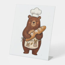 Süßer Krayon-Bäckerbär mit französischem Brot Chef