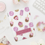 Süßer Kuchen und Eiswürfel Pink iPad Smart Cover<br><div class="desc">Erleben Sie Ihr iPad-Erlebnis mit unserem whimsily charmanten Sweet Cupcakes und Icecreams Pink iPad Gehäuse, einer reizvollen Mischung aus Stil und Funktionalität. Dieser mit Präzision gefertigte und mit einer wunderschönen Auswahl an rosa Popsikeln, Kuchen, Makaronen und Eiscremes verzierte Fall fügt Ihrem Gerät eine spielerische Touch hinzu, die es in jeder...</div>