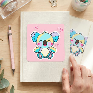 Süßer lächelnder Kawaii-Babykoala mit Liebesherzen Quadratischer Aufkleber