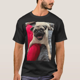 Süßer lustiger Mops mit herausgestreckter Zunge T-Shirt