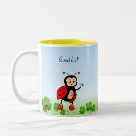 Süßer Marienkäfer, Vierblattklee auf Hellblau Zweifarbige Tasse
