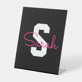 Süßer Name & Monogramm | Schwarz Weiß & Rosa Sockelschild