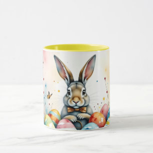 Süßer Osterhase mit farbenfrohen bemalten Eiern Tasse