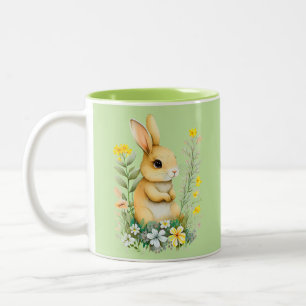 Süßer Osterhase & Monogramm auf Hellgrün Zweifarbige Tasse