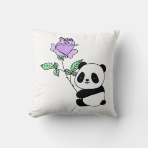 Süßer Panda Bär hält lila Rosenblume Kissen