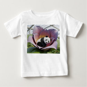 Süßer Panda, der in einer riesigen exotischen Blum Baby T-shirt
