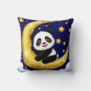 Süßer Panda sitzt auf einem goldenen Halbmond Kissen
