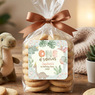 Süßer Pastellgrüner Dinosaurier Ein A Saurus Gebur Quadratischer Aufkleber